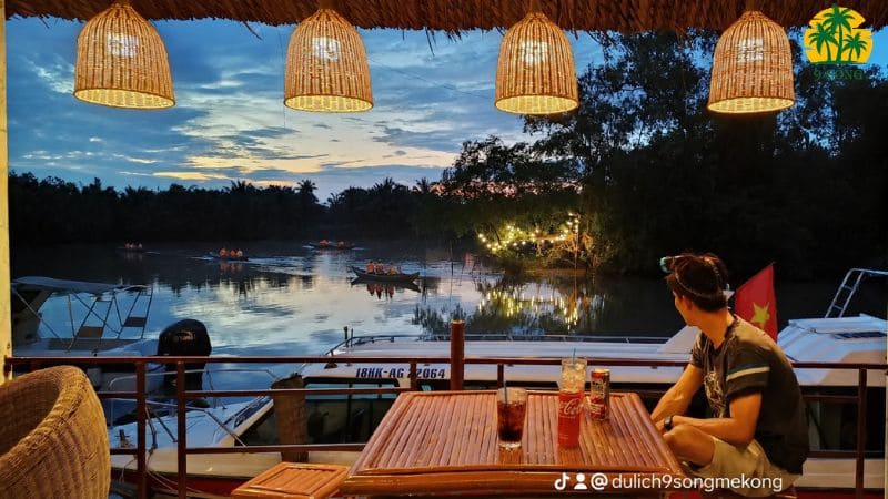 Ngắm khung cảnh sông nước vào chiều tà